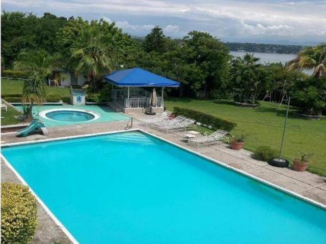 CASA PARA FAMILIA GRANDE EN TEQUESQUITENGO