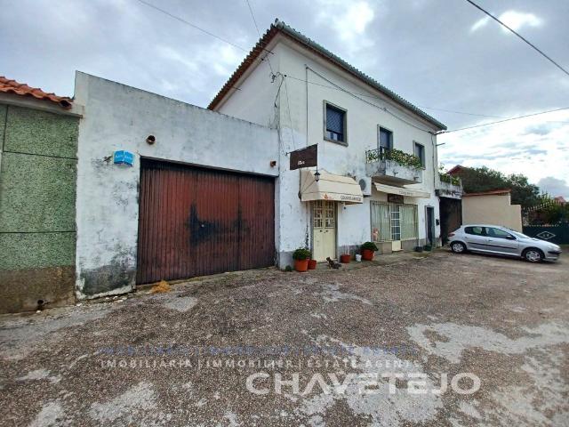 Casa para habitação e comércio e dependência agrícola com te. 0m² Paialvo