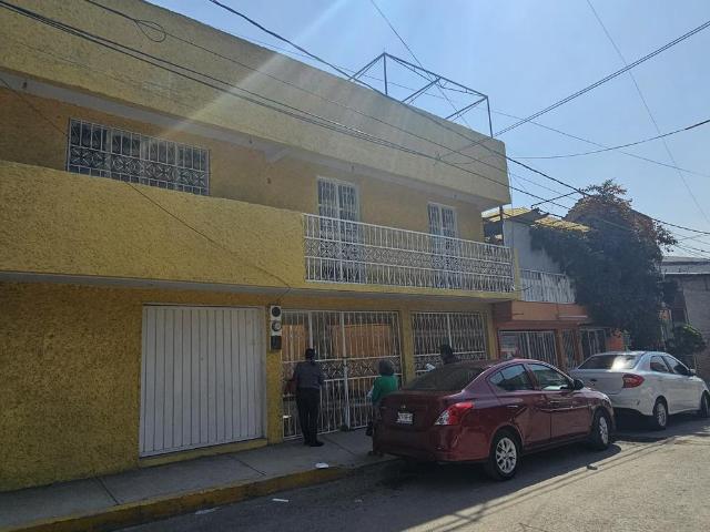 CASA PARA INVERSION CON 4 DEPTOS