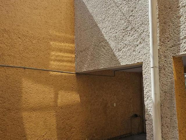 CASA PARA INVERSION CON 4 DEPTOS
