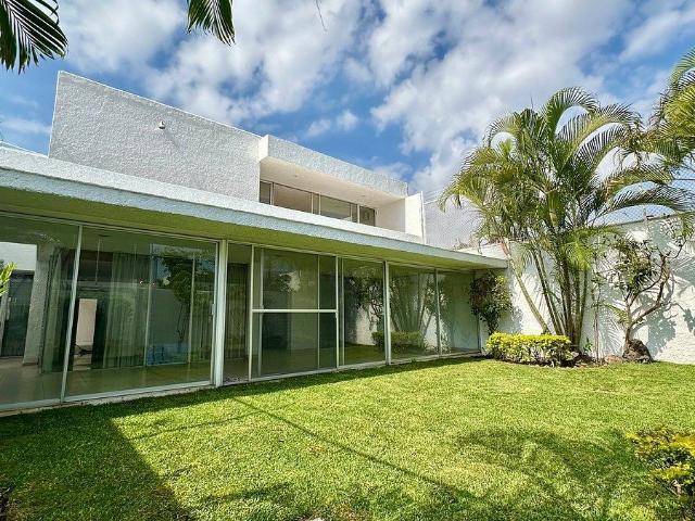 Casa para oficina en RENTA a cuadras del Consulado Americano