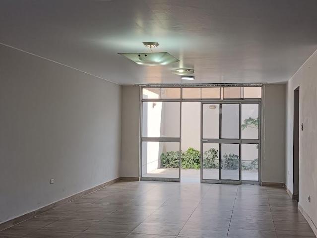 Casa para oficina o local comercial en el Boulevard Precursores Maranga