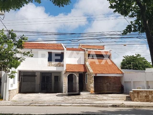 Casa para oficina sobre avenida