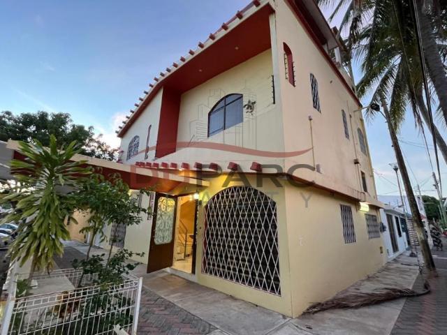 Casa en Renta Amueblada 5 habitaciones + cuarto de servicio en Av. Aviación