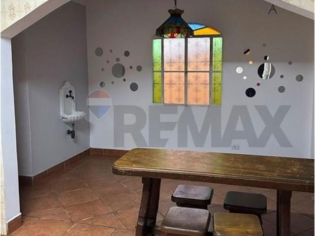 Casa para locação na Alameda Tibiriça, 2 suítes