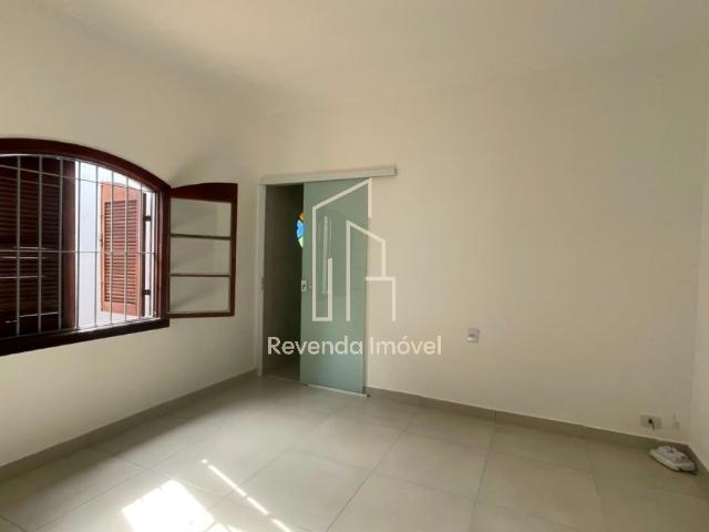 Casa para locação na Vila Jussara em Carapicuíba SP: 2 quartos, 1 suíte, 1 sala, 2 banheiros, 2 vagas de garagem. Seja bem vindo ao seu novo lar!Casa, Vila Jussara Carapicuíba/SP