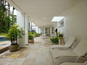 Casa para locação no Jardim dos Estados. 4 suítes, 4 vagas