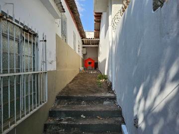 Casa para alugar em Praça Universitária - Garagem