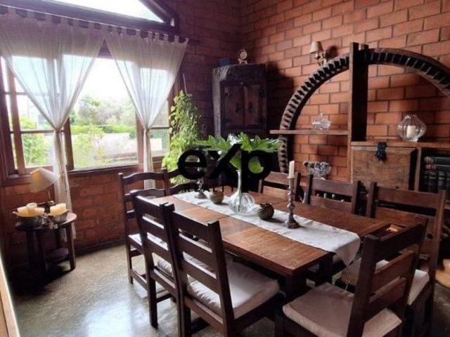Casa para locação com 03 quartos, 01 suite ao lado do Colégio Porto Seguro de Valinhos/SP