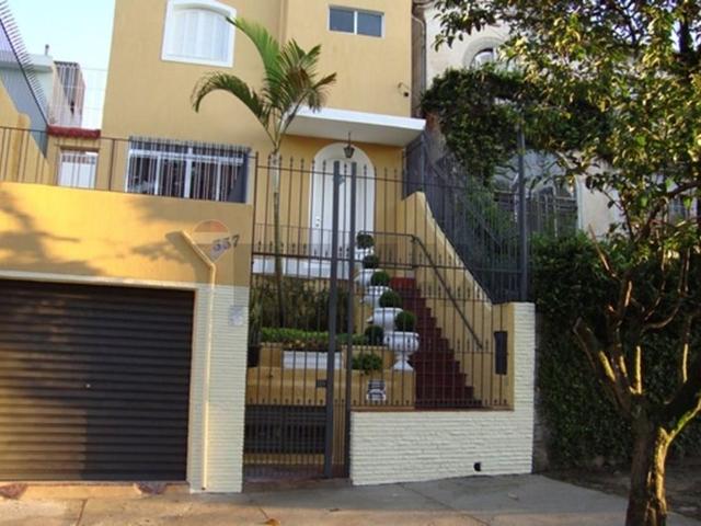 Casa para locação com 3 dormitórios, 2 banheiros, 1 edícula, 1 vaga de garagem na Aclimação com 160 m2