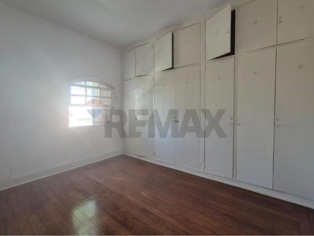 Casa para locação com 3 dormitórios, 2 banheiros, 1 edícula, 1 vaga de garagem na Aclimação com 160 m2