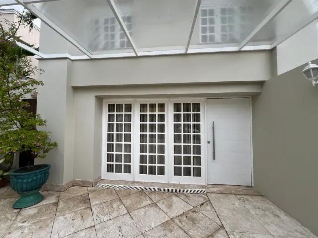 Casa para Locação em Ondina, 300m², 4 Suítes, Térrea
