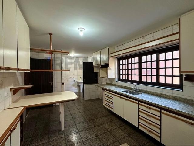 Casa para locação em Jardim Londrina, 250 metros com 4 vagas, 3 quartos, 1 suíte
