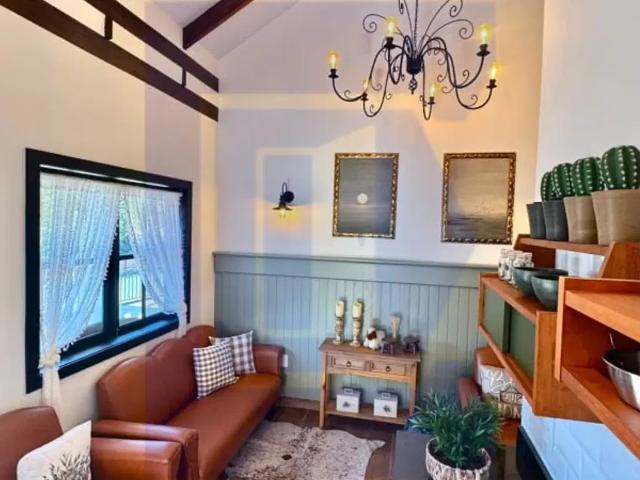 Casa para Locação em Joinville, Iririu, 2 dormitórios, 1 banheiro, 1 vaga