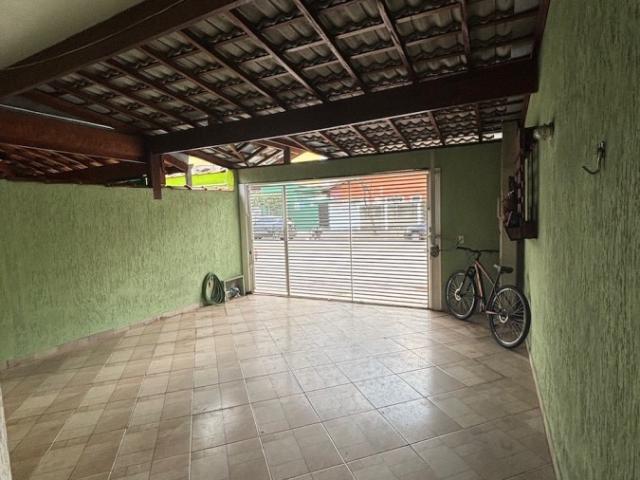 Casa para Locação, São José dos Campos / SP, bairro Parque Residencial Flamboyant, 3 dormitórios, sendo 1 suíte, 3 banheiros, 2 vagas de garagem, área total 130,00 m²