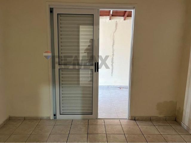 Casa para Locação — 3 Quartos, Suíte e Área de Churrasqueira