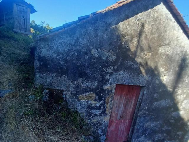 Casa para reabilitação, ideal para turismo ou para reconstrução á sua medida