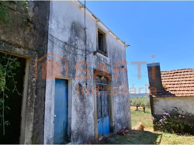 Casa para reabilitar c/ Terreno, Furo de Água em aldeia da freguesia de Areias e Pias em Ferreira do Zêzere