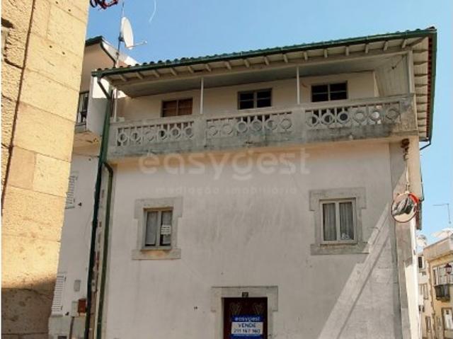 Casa para reabilitar na zona histórica de Freixo de Espada à Cinta
