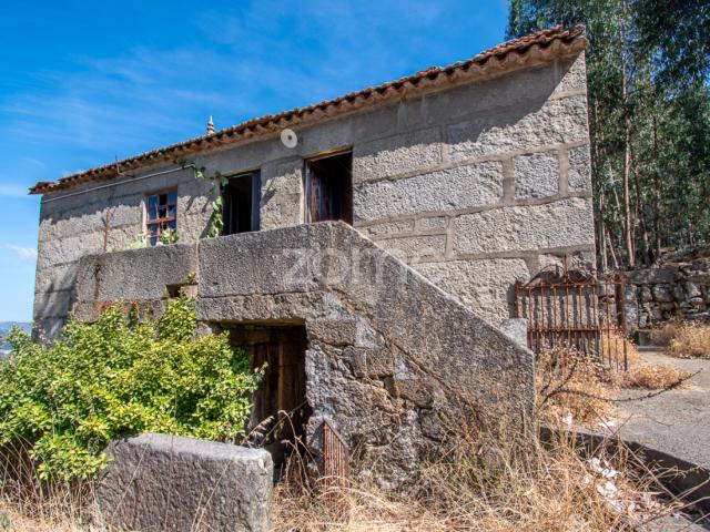 Casa para Reconstrução com Vista Panorâmica para a Terra e o Rio