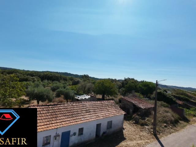 Casa para reconstruir com terreno, na freguesia de Areias