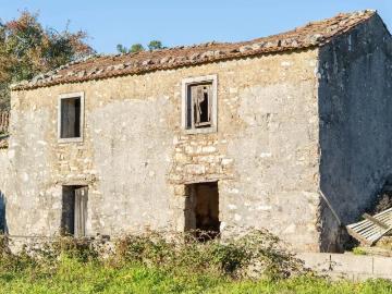 Casa para Recuperar na Impactante Aldeia de Xisto Ferraria de São João