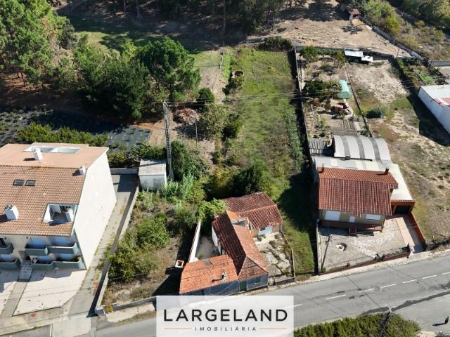 Casa para Recuperar com Terreno Urbano de 3.000 m² em Oliveirinha