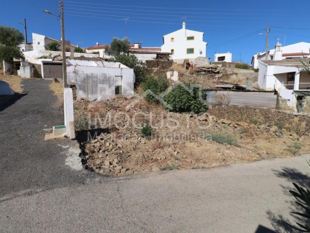 Casa para recuperar com terreno