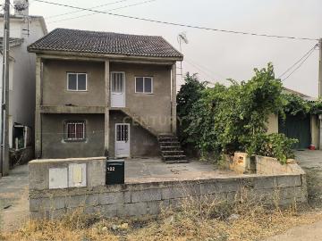 Casa para Recuperar em Bragança com Vista para a Montanha