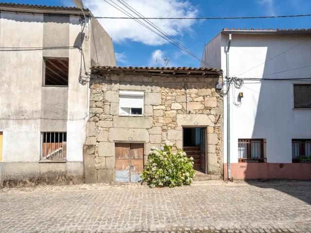 Casa para Recuperar em Fundão Oportunidade Única
