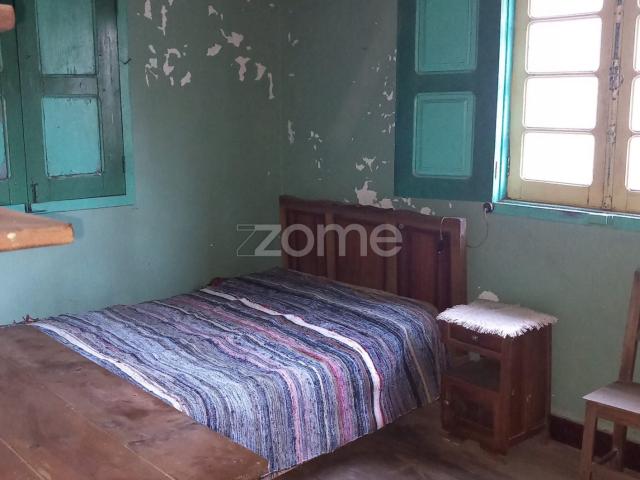 Casa para reformar com pátio em Trezoi, Mortágua