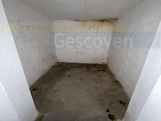 CASA PARA REFORMAR CON PATIO Y OTRAS EDIFICACIONES
