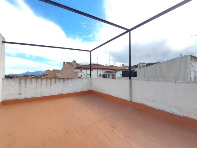 Casa para reformar con terraza, garaje y vistas a Montserrat en Sant Joan de Vilatorrada