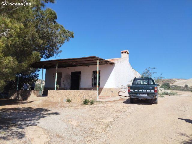 CASA PARA REFORMAR CON TERRENO