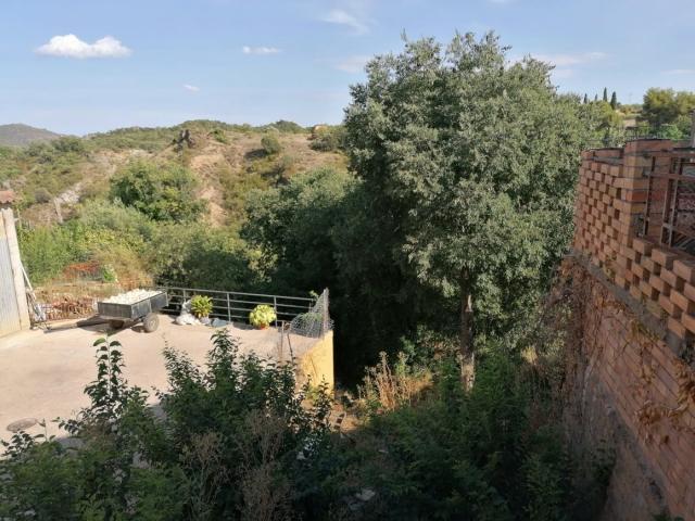 CASA PARA REFORMAR A TU GUSTO CON MUCHAS POSIBILIDADES EN UN ENTORNO INMEJORABLE