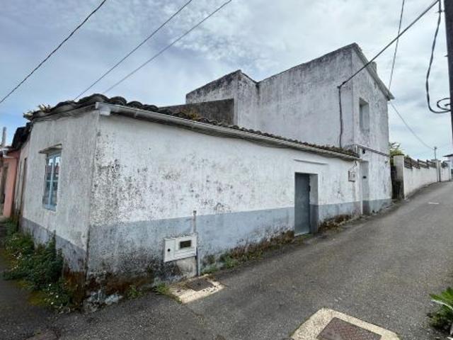 Casa para reformar a solo 300 metros de la playa en A Pobra do Caramiñal