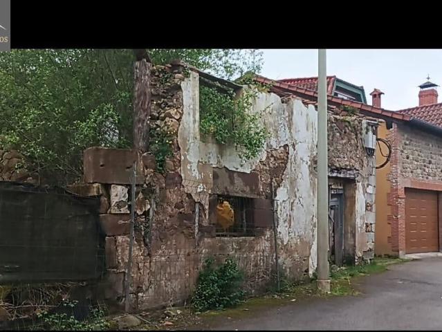 Casa para reformar en Caranceja de 302 m2 construidos sobre parcela de 420 m2