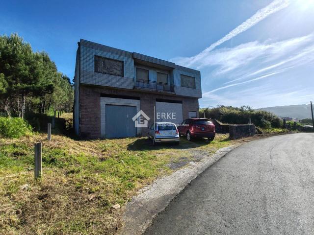 CASA PARA REFORMAR EN BRENS, CÉE