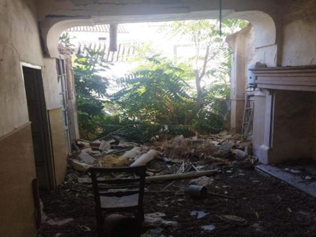 CASA PARA REFORMAR EN EL CENTRO DE BENAMIJI, SALE A LA VENTA¡