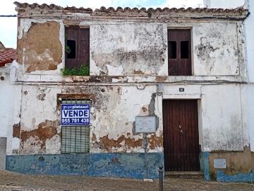 Casa para reformar en el centro de Corteconcepcion