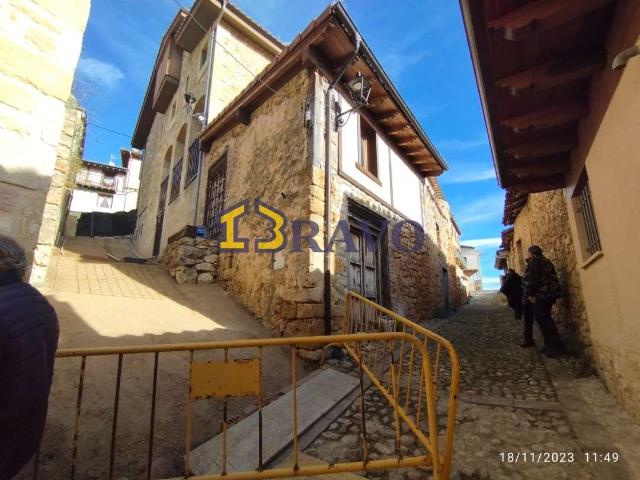 CASA PARA REFORMAR EN VENTA EN EL CENTRO DE FRIAS