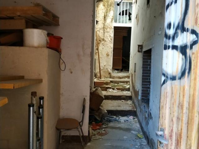 CASA PARA REFORMAR, EN ZONA CENTRO DE LA VALL, CON ACCESO A DOS CALLES