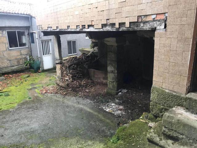 CASA PARA REFORMAR PROXIMA A PARADA DE SIL