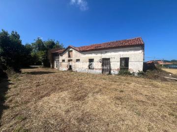 Casa para Rehabilitar con Amplia Finca en Santiago de Ambiedes Gozón, Asturias