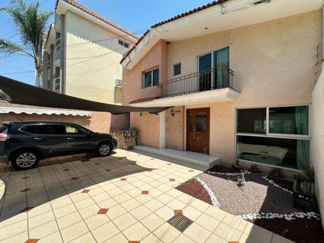 Casa para remodelar, como oficinas o desarrollo vertical