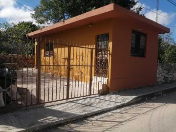 CASA PARA REMODELAR EN VENTA EN ESQUINA, EN EL PUEBLO MAGICO DE IZAMAL