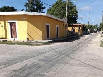 CASA PARA REMODELAR EN VENTA EN ESQUINA, EN EL PUEBLO MAGICO DE IZAMAL