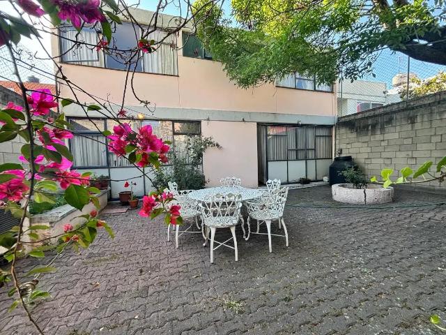 Casa para remodelar en venta en Sinatel, Iztapalapa 5 recámaras y jardín