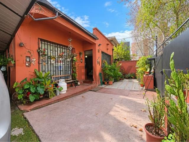 Casa para remodelar, ñuñoa | 4 dormitorios por 9400.00 en Ñuñoa