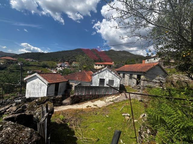 Casa para restauro com moinho Soajo